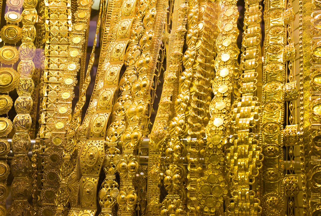 Latest gold rates in Pakistan for 24K and 22K gold per tola and gram -